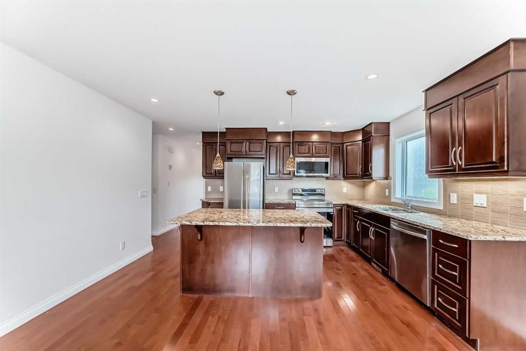 426 7A Street NE, Calgary — photo 4 of 50