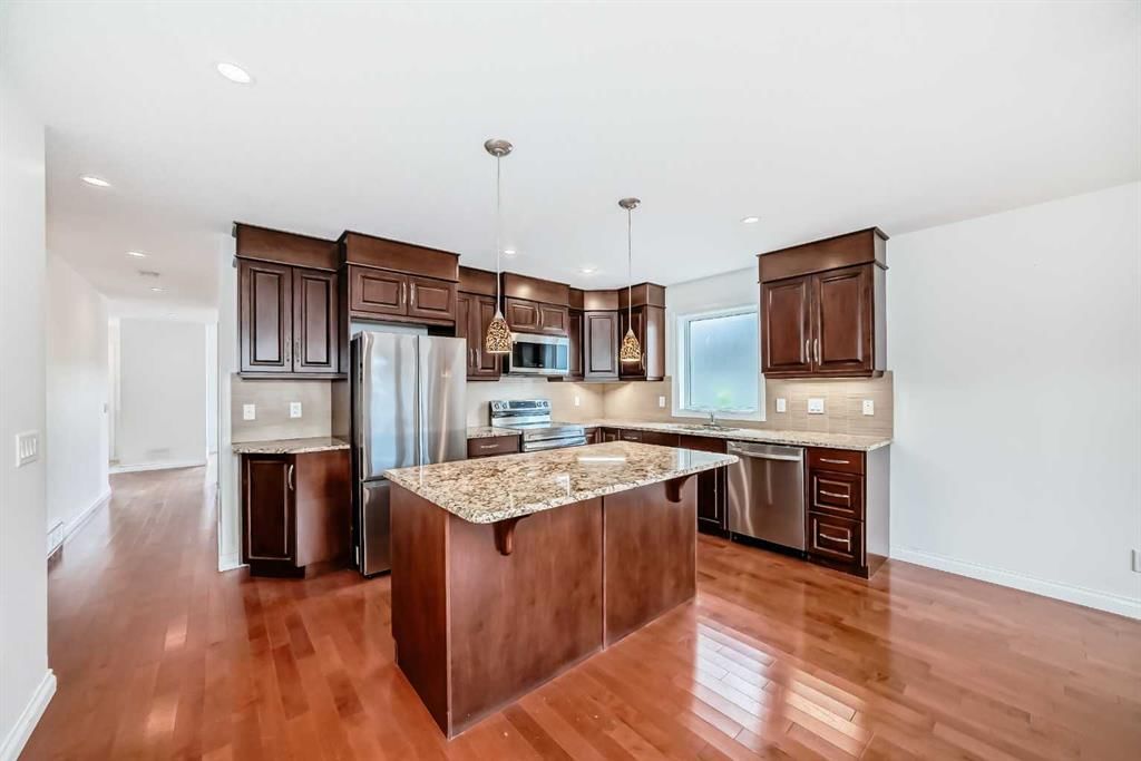 426 7A Street NE, Calgary — photo 5 of 50