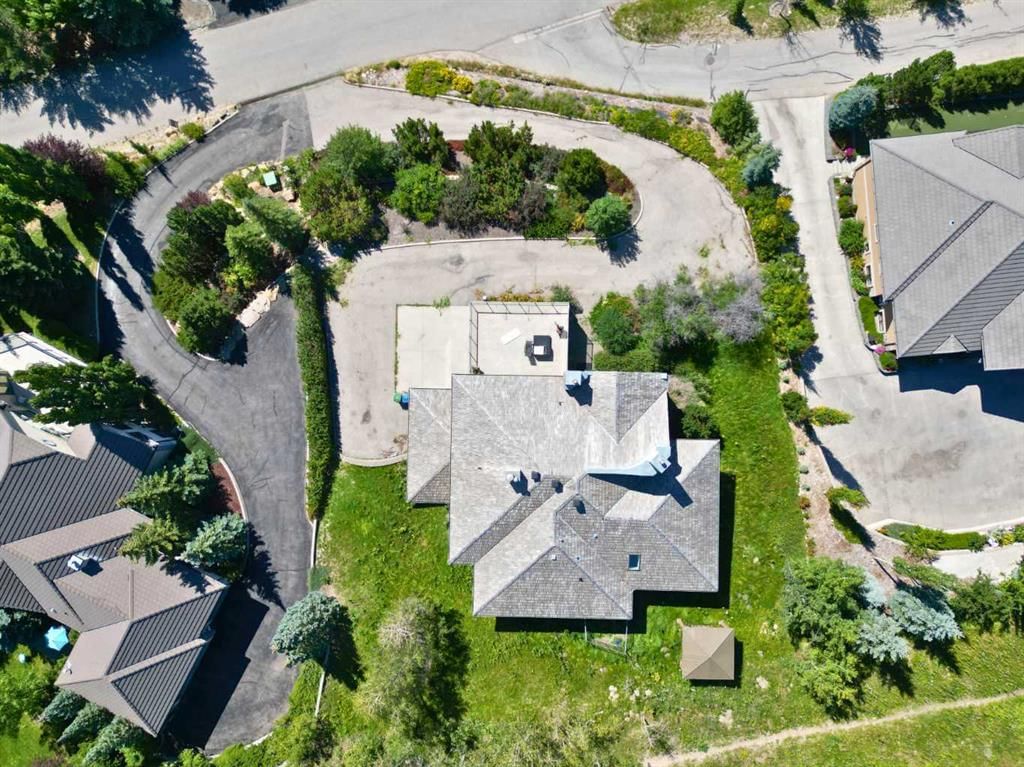 28 Slopes Grove SW, Calgary — photo 2 of 24