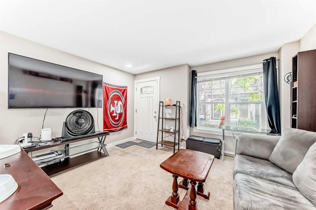 1130 Mckenzie Towne Row SE, Calgary — photo 3 of 23