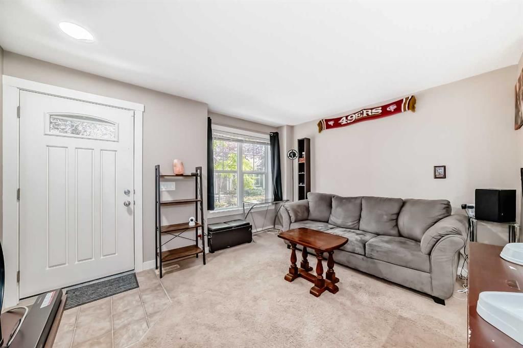 1130 Mckenzie Towne Row SE, Calgary — photo 4 of 23