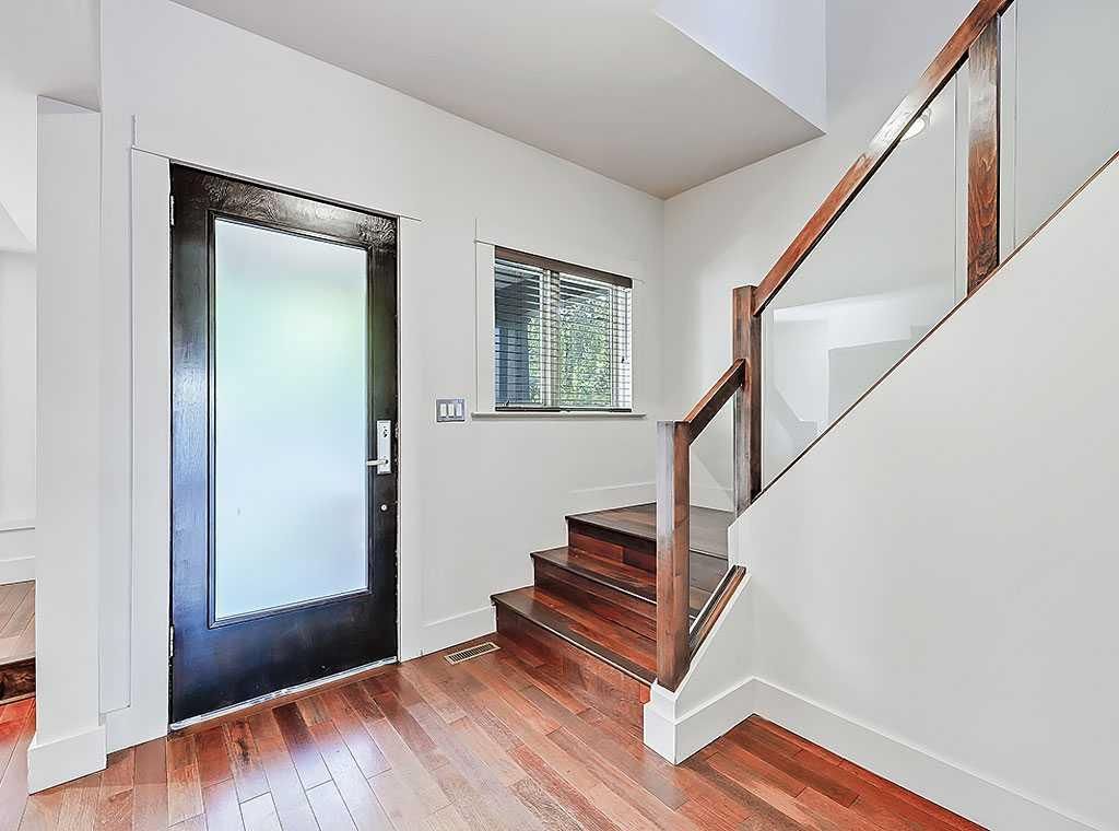 2109 14A Street SW, Calgary — photo 3 of 47