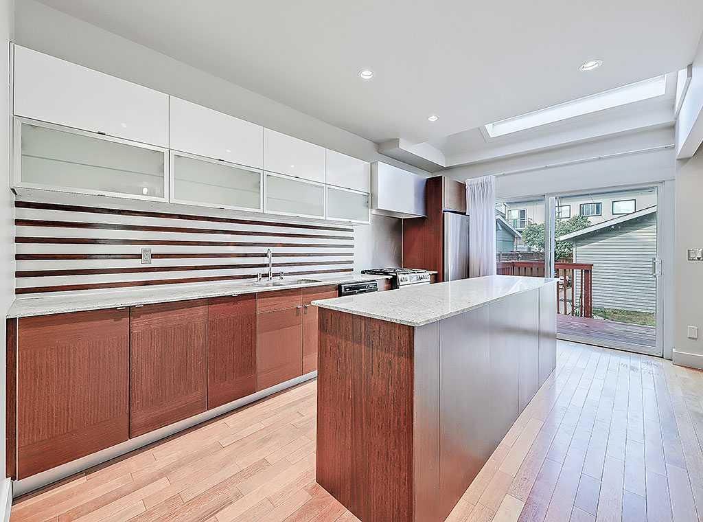 2109 14A Street SW, Calgary — photo 4 of 47