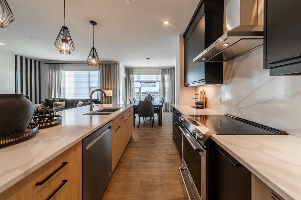 203 Lucas Common NW, Calgary — photo 4 of 34