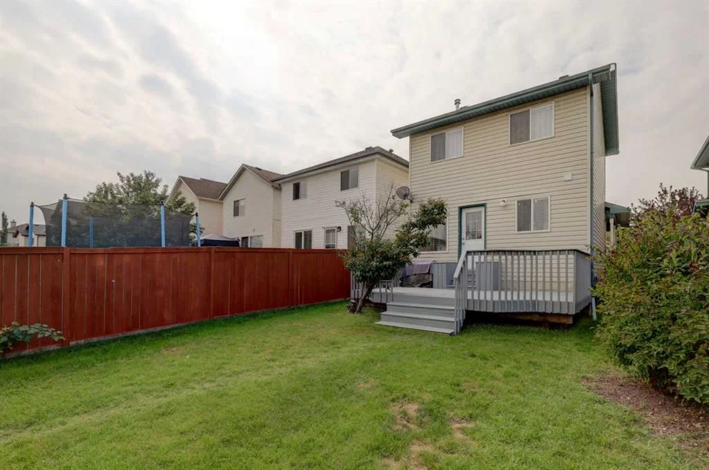134 Hidden Way NW, Calgary — photo 3 of 33