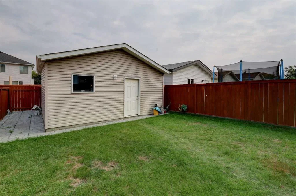 134 Hidden Way NW, Calgary — photo 4 of 33