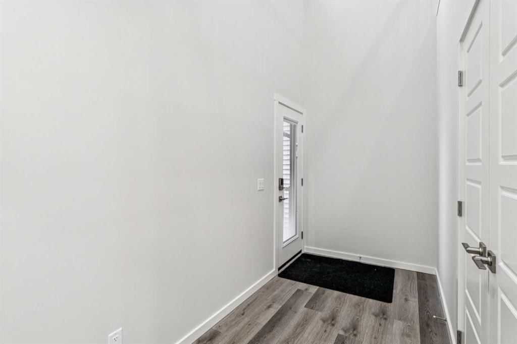 10 Heartwood Villas SE, Calgary — photo 5 of 37