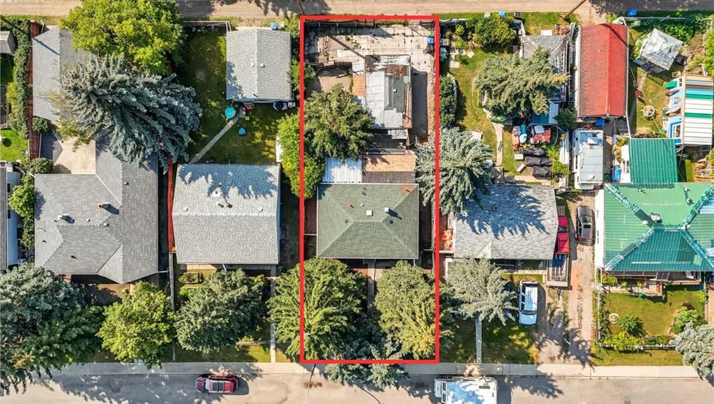 7927 36 Avenue NW, Calgary — main listing photo