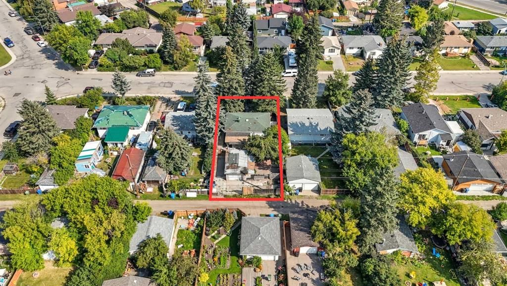7927 36 Avenue NW, Calgary — photo 3 of 19