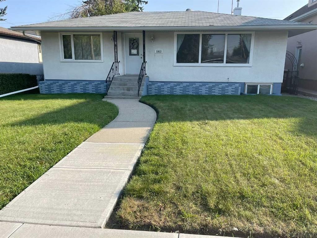 1913 24 Avenue NW, Calgary — main listing photo