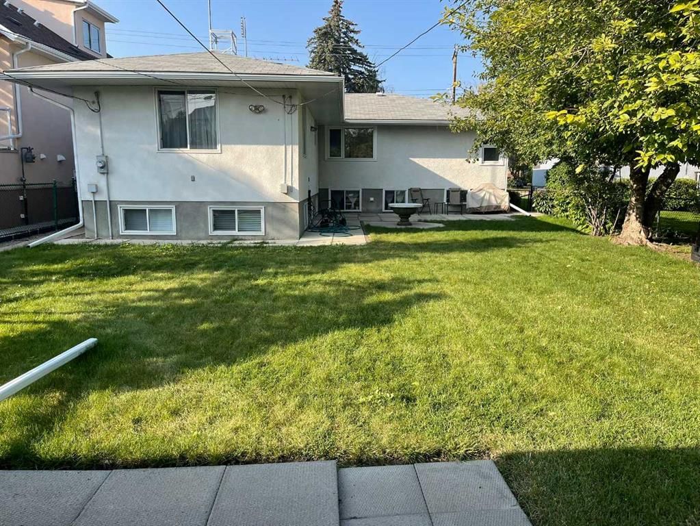 1913 24 Avenue NW, Calgary — photo 2 of 15