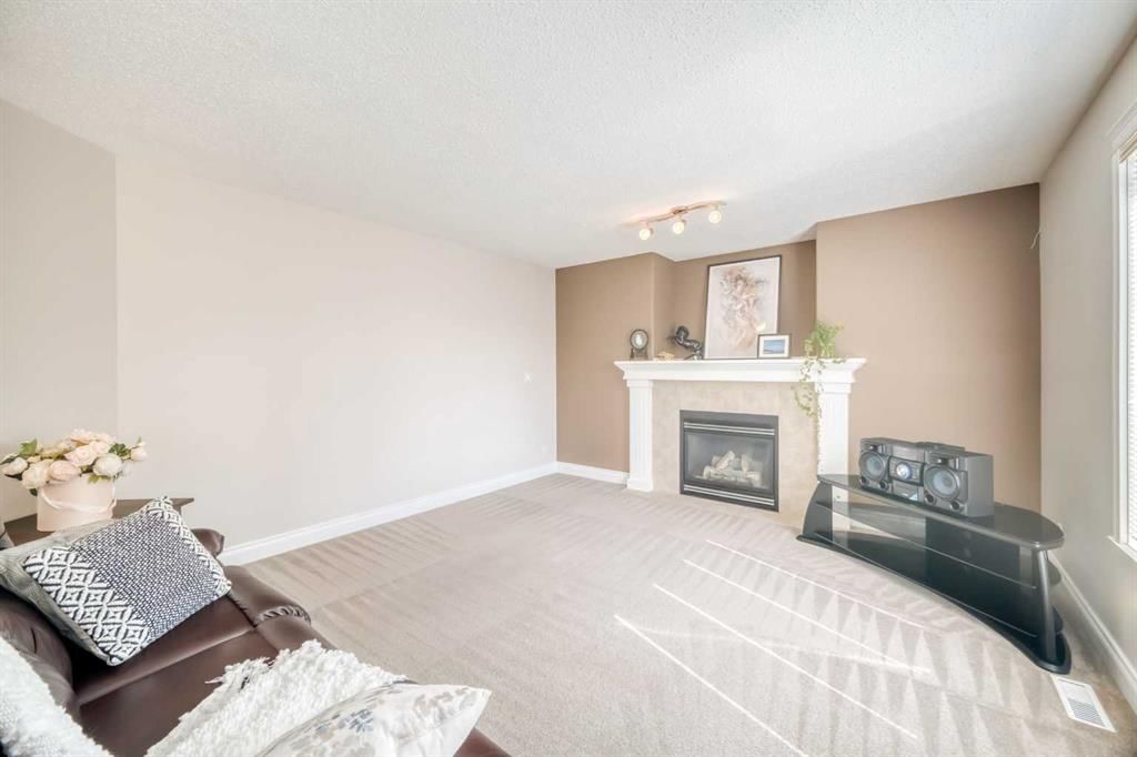141 Royal Abbey Court NW, Calgary — photo 5 of 34