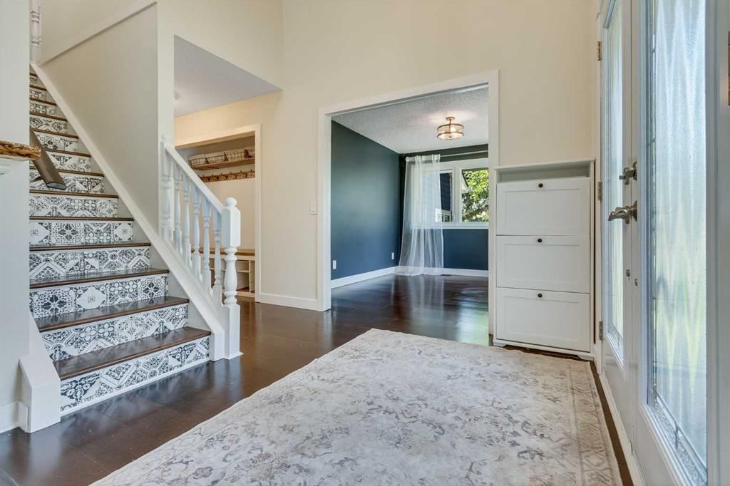12 Deerbrook Bay SE, Calgary — photo 4 of 38