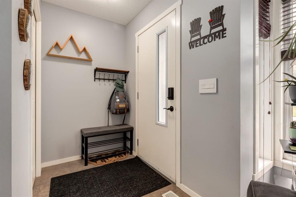 204 Walden Drive SE, Calgary — photo 2 of 36