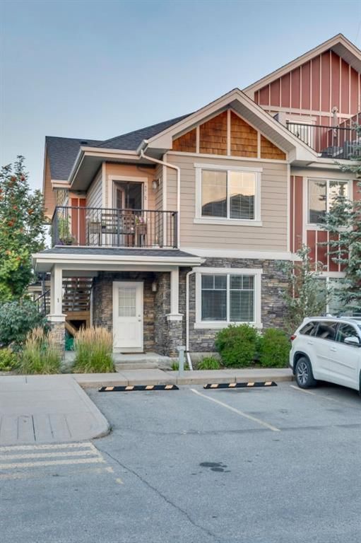2, 43 West Coach Manor SW, Calgary — photo 3 of 46