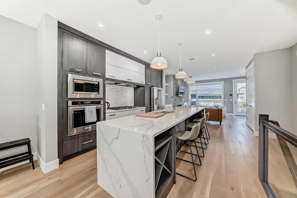 2030 31 Street SW, Calgary — photo 4 of 50