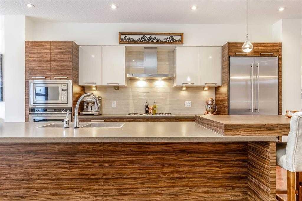 2413 25 Street SW, Calgary — photo 3 of 13