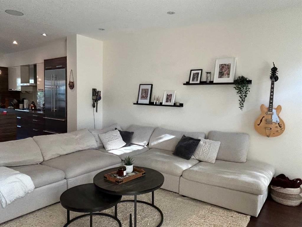 2413 25 Street SW, Calgary — photo 4 of 13