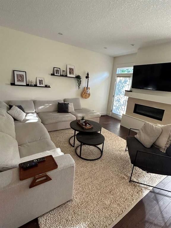2413 25 Street SW, Calgary — photo 5 of 13