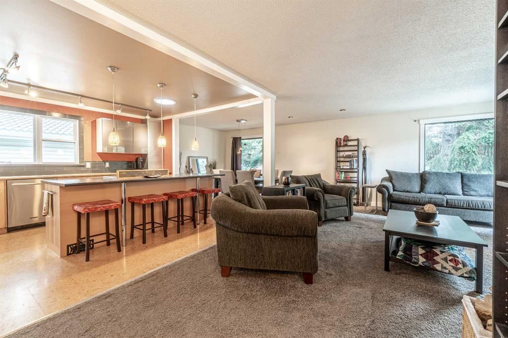 4812 Valiant Drive NW, Calgary — photo 2 of 29