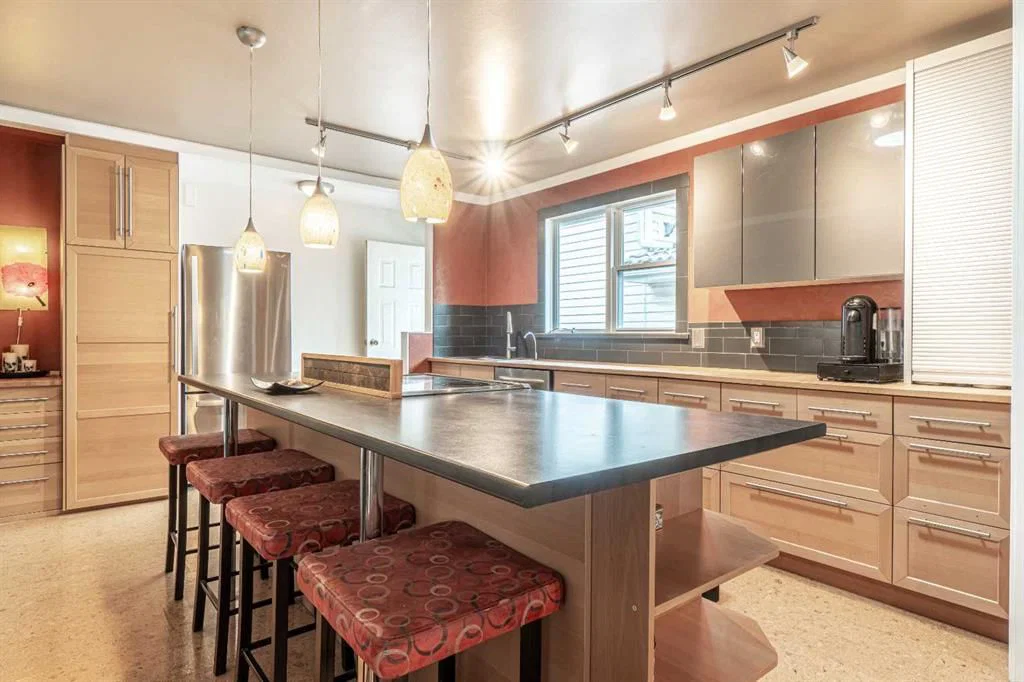 4812 Valiant Drive NW, Calgary — photo 3 of 29