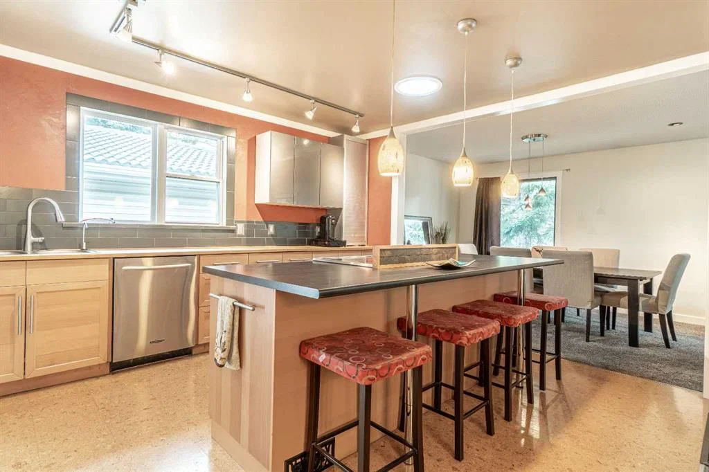 4812 Valiant Drive NW, Calgary — photo 4 of 29