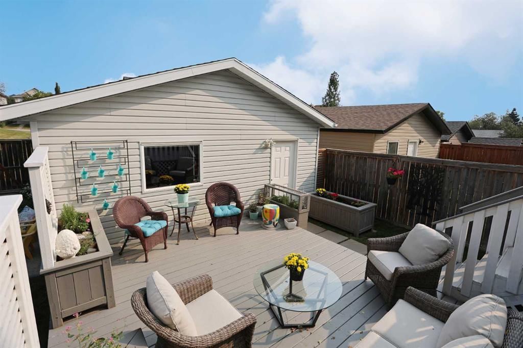 18 Citadel Vista Green NW, Calgary — photo 4 of 40