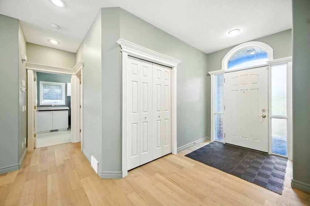 10449 Hamptons Boulevard NW, Calgary — photo 5 of 46