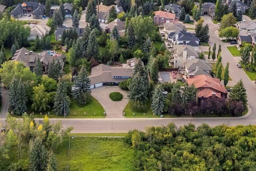 1521 92 Avenue SW, Calgary — photo 2 of 50