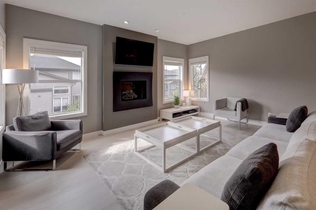 208 Evansview Road NW, Calgary — photo 2 of 40