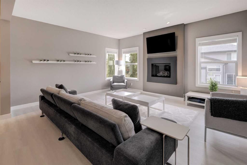 208 Evansview Road NW, Calgary — photo 3 of 40