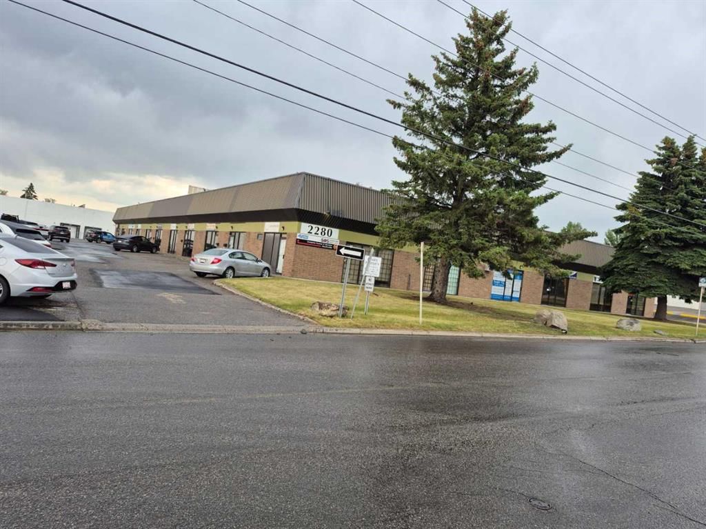 7, 2280 39 Avenue NE, Calgary — main listing photo