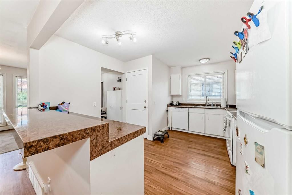6327 24 Avenue NE, Calgary — photo 5 of 50