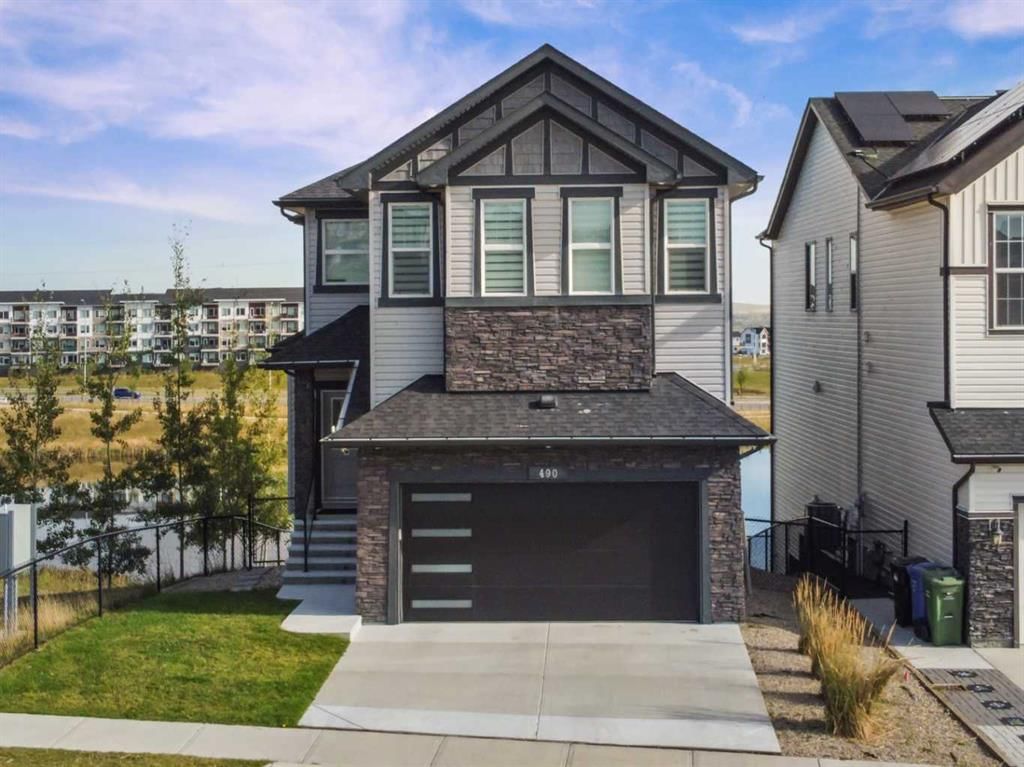 490 Sherwood Boulevard NW, Calgary — main listing photo