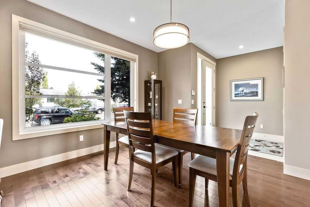 1615 22 Avenue NW, Calgary — photo 2 of 39
