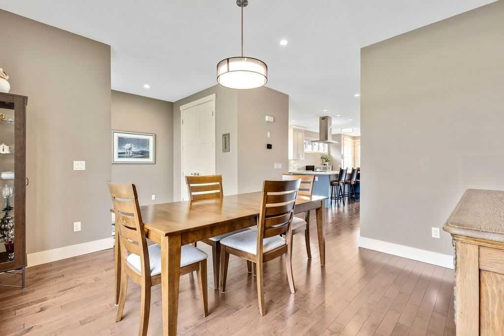 1615 22 Avenue NW, Calgary — photo 4 of 39