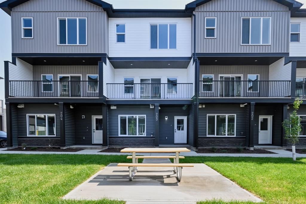 203, 90 corner meadows Manor, Calgary — photo 2 of 30