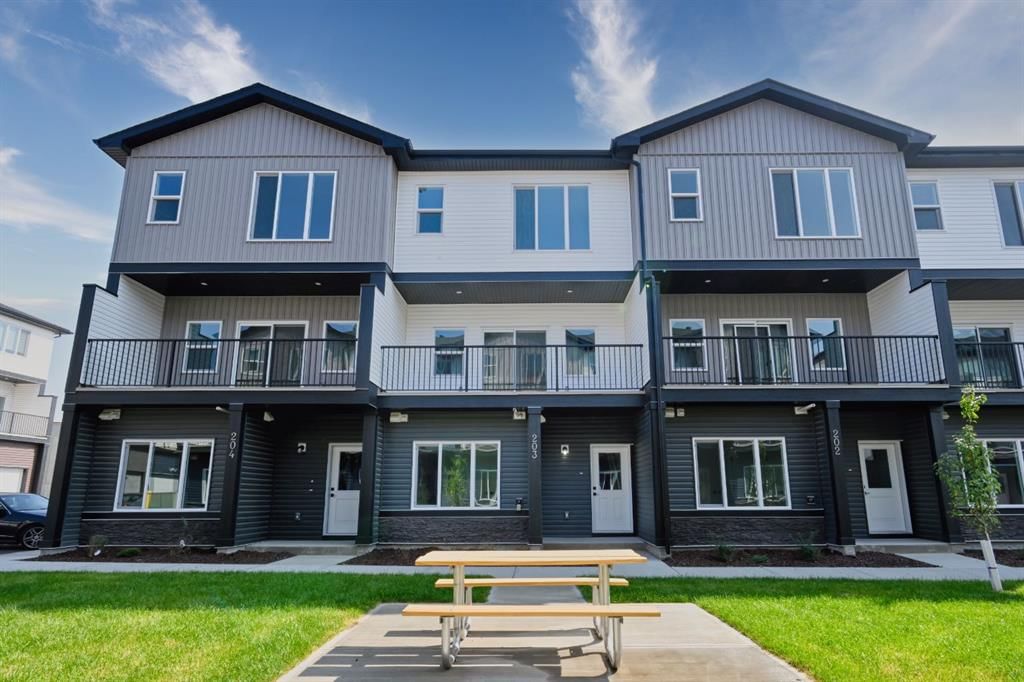 203, 90 corner meadows Manor, Calgary — photo 3 of 30