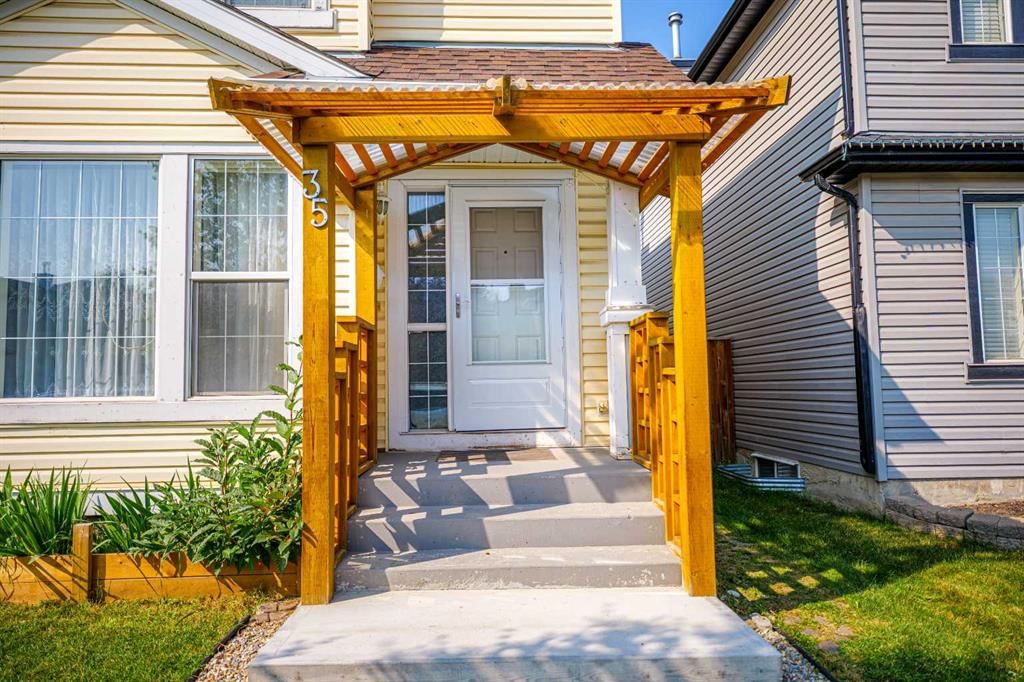 35 Bridlecrest Road SW, Calgary — photo 3 of 43