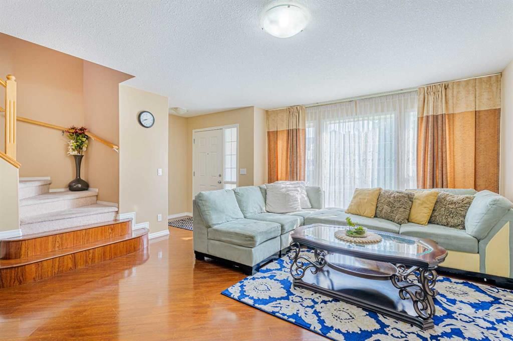 35 Bridlecrest Road SW, Calgary — photo 4 of 43