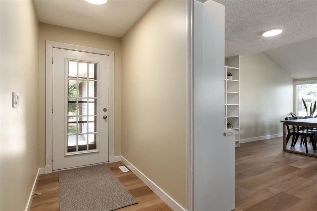 124 Midpark Drive SE, Calgary — photo 5 of 50