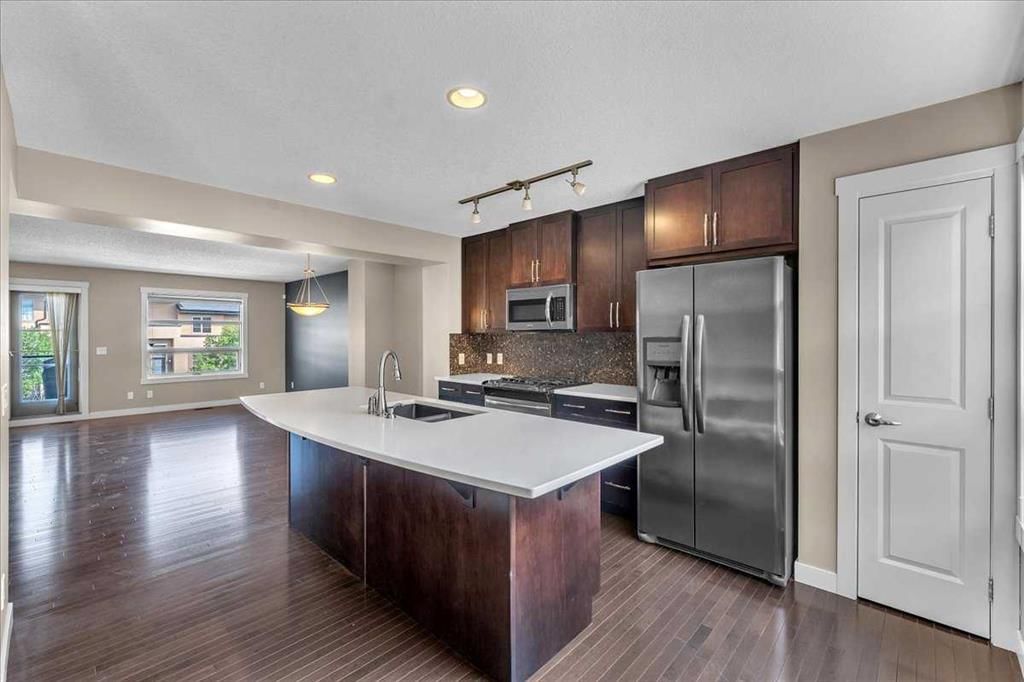 25 Aspen Hills Green SW, Calgary — main listing photo