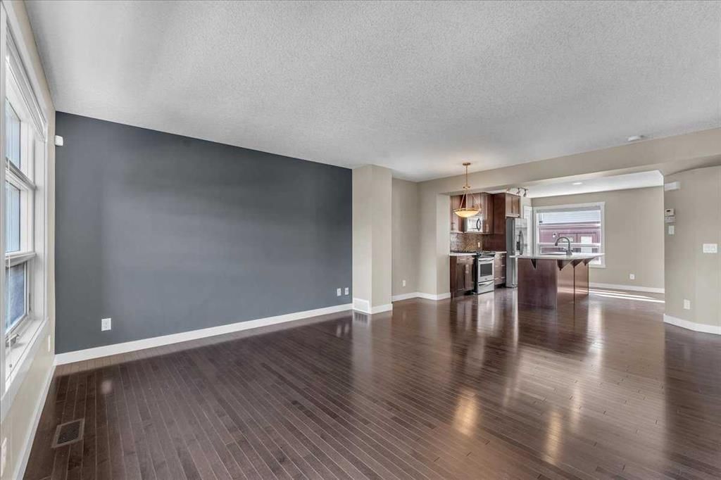25 Aspen Hills Green SW, Calgary — photo 3 of 37