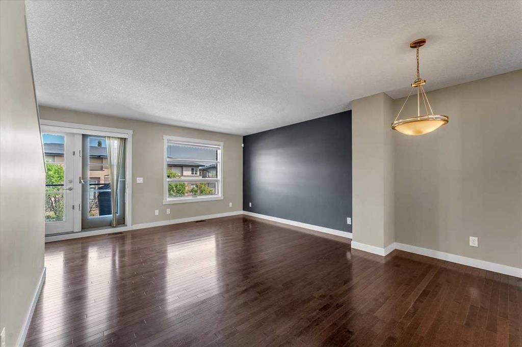25 Aspen Hills Green SW, Calgary — photo 5 of 37