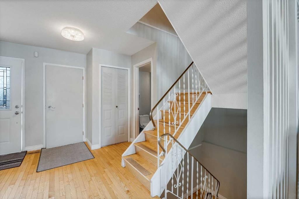 33, 228 Theodore Place NW, Calgary — photo 5 of 40