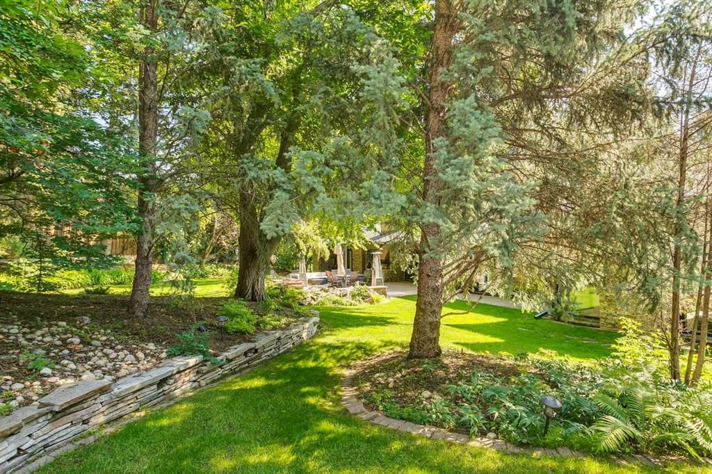 40 Eagle Ridge Place SW, Calgary — photo 3 of 50
