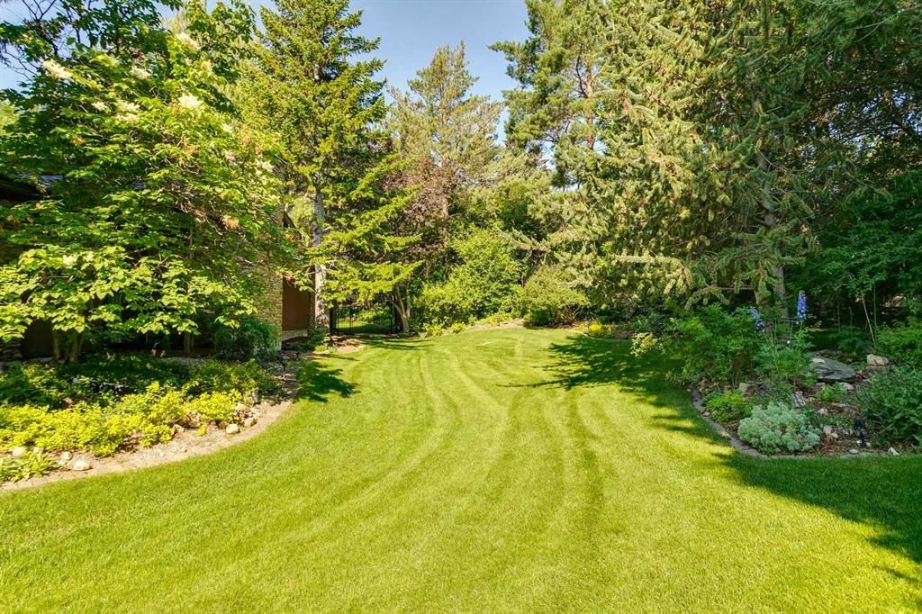 40 Eagle Ridge Place SW, Calgary — photo 4 of 50