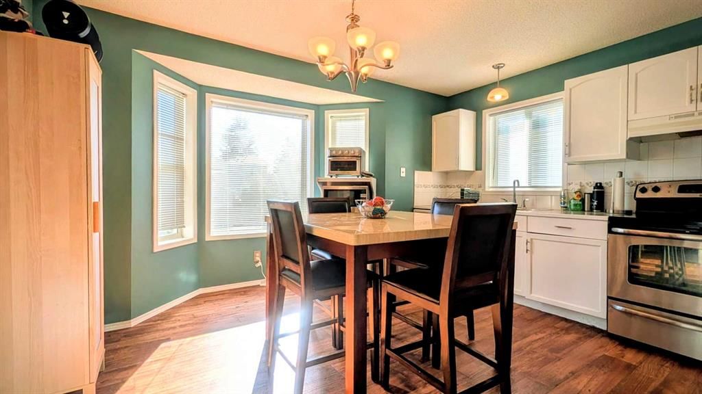 226 Erin Circle SE, Calgary — photo 3 of 17