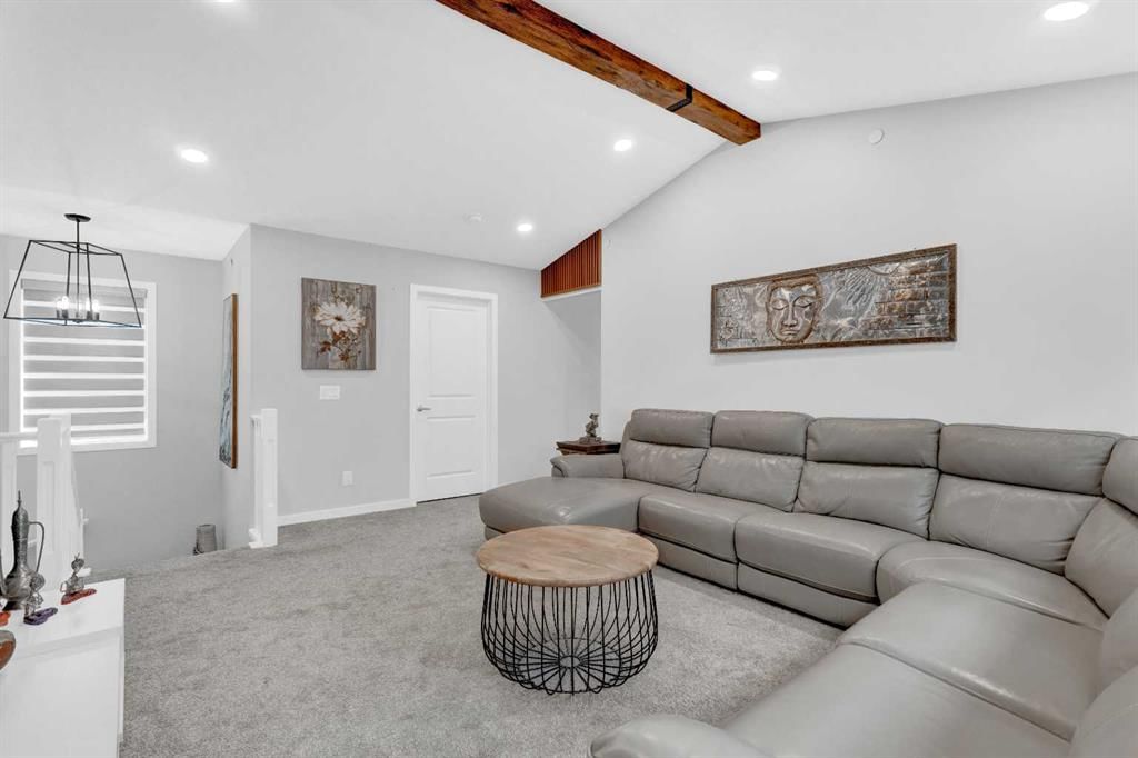 260 Lucas Way NW, Calgary — photo 3 of 15