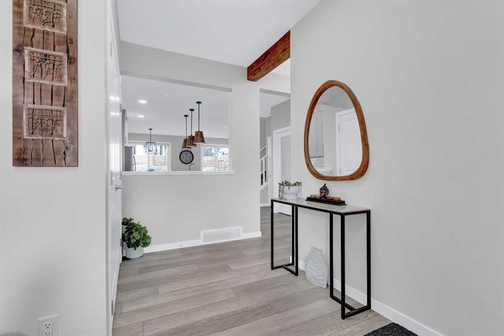 260 Lucas Way NW, Calgary — photo 5 of 15